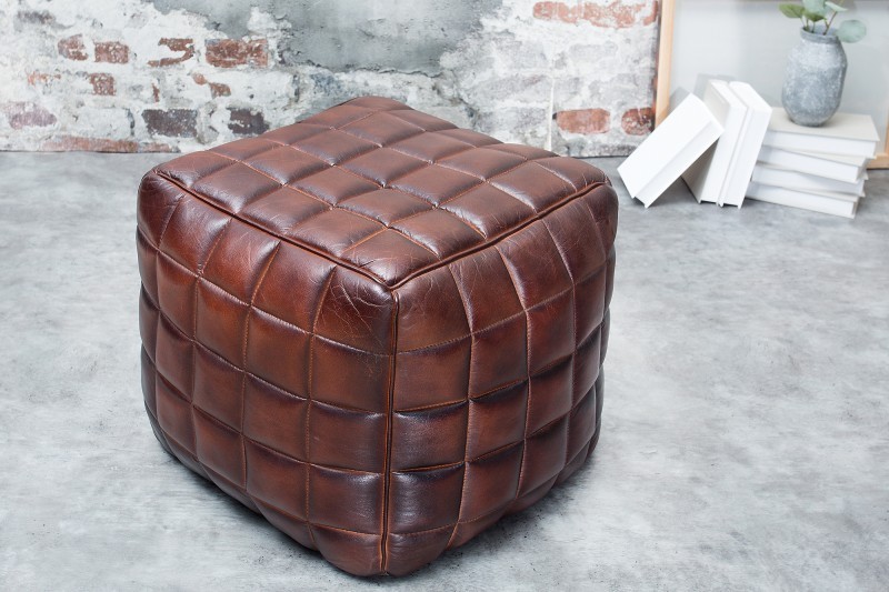 Pouf design rembourré en cuir de couleur marron