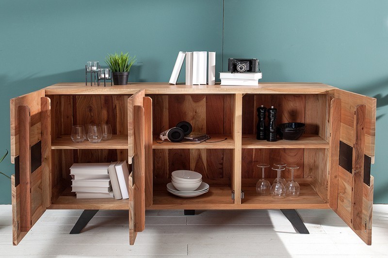 Bahut moderne de couleur naturel et noir en bois massif et en métal Bahut moderne de couleur naturel et noir en bois massif et en métal