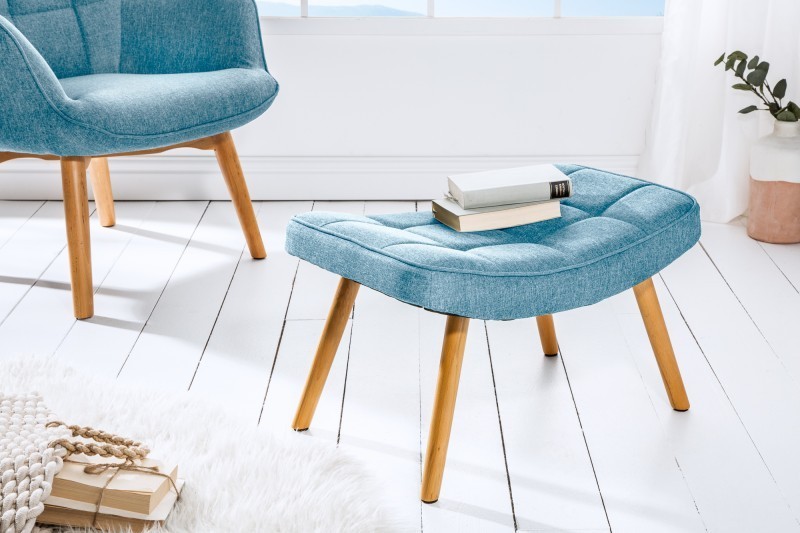 Tabouret design scandinave coloris bleu claire en tissu avec des pieds en bois massif