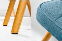 Tabouret design scandinave coloris bleu claire en tissu avec des pieds en bois massif