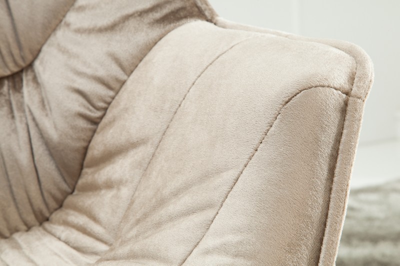 Chaise design scandinave de salle à manger coloris champagne greige en microfibre avec piétement en métal
