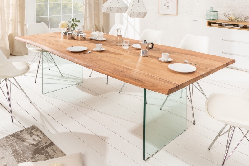 Table à manger moderne de couleur naturelle en bois massif et en verre