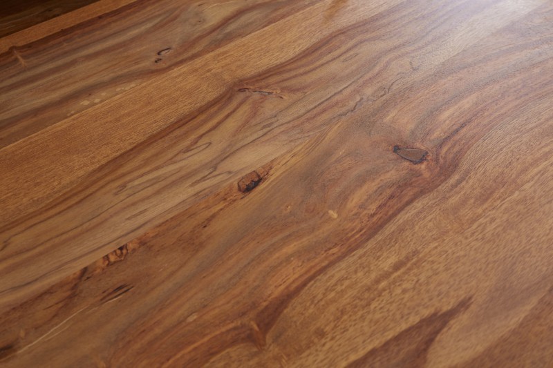 Table à manger de120cm en bois massif coloris naturel Table à manger de120cm en bois massif coloris naturel