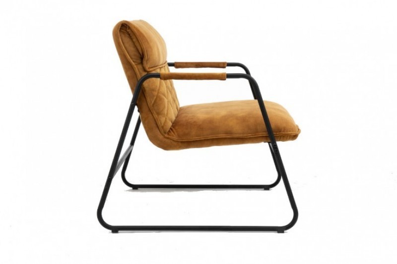 Fauteuil design en velours coloris jaune moutarde