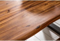Table à manger moderne de 160 cm coloris naturel en bois acacia avec pieds en métal noir